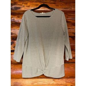 Above and Beyond Green and White Front Twist Knot Blouse‎ Size XL